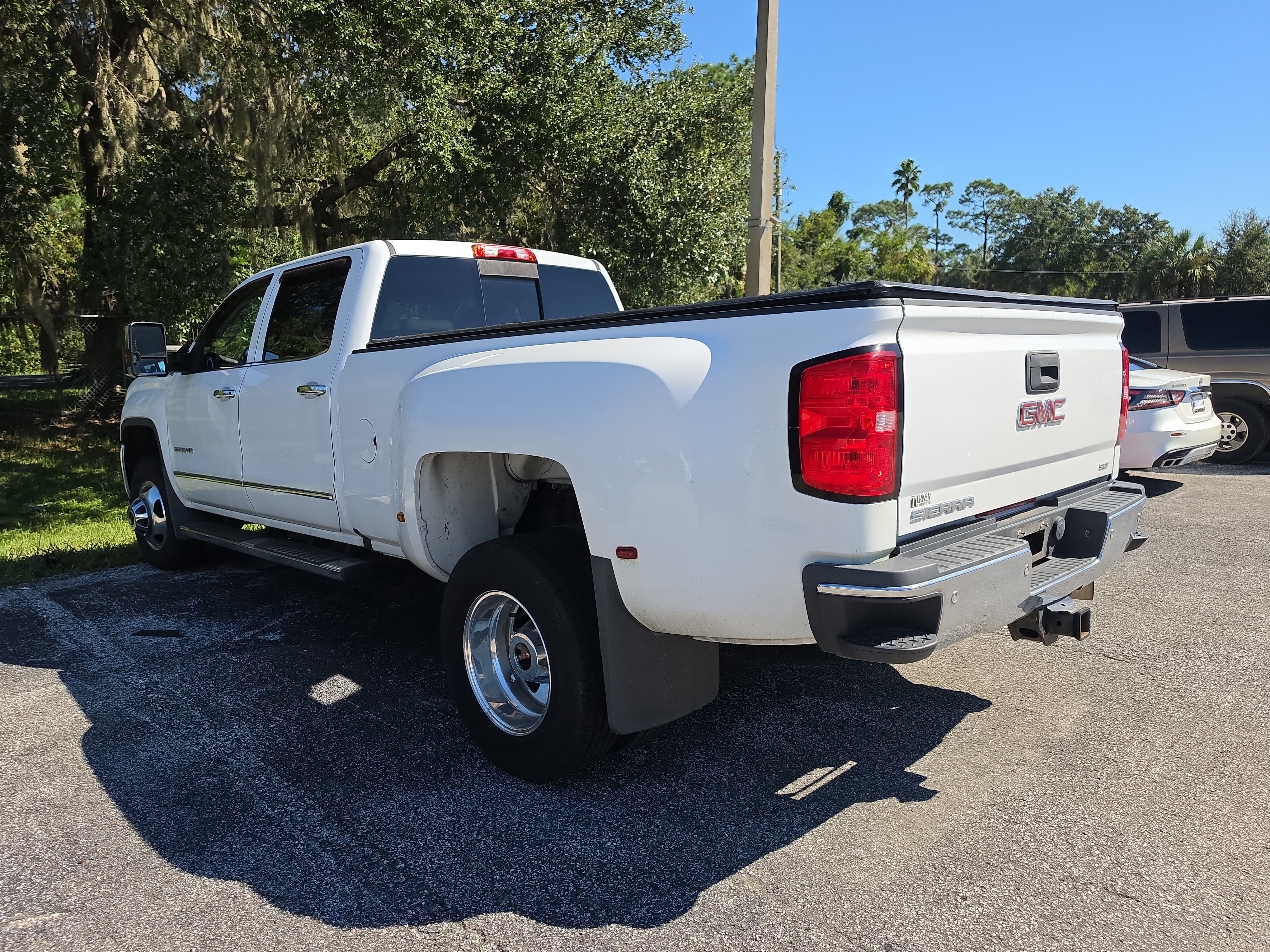 Used 2018 GMC Sierra 3500 SLT w/ Duramax Plus Package AWD/4WD image 5