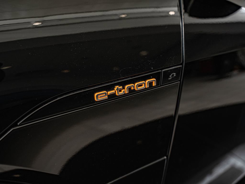 Used 2021 Audi e-tron Premium w/ Convenience Plus Package AWD/4WD image 10