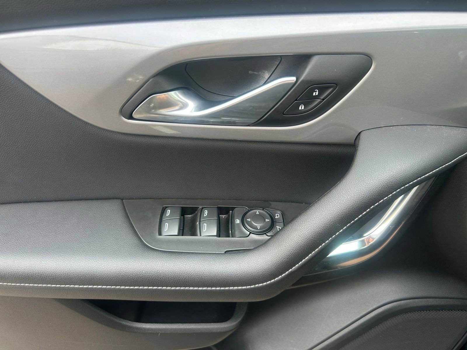 Used 2025 Chevrolet Blazer LT image 18