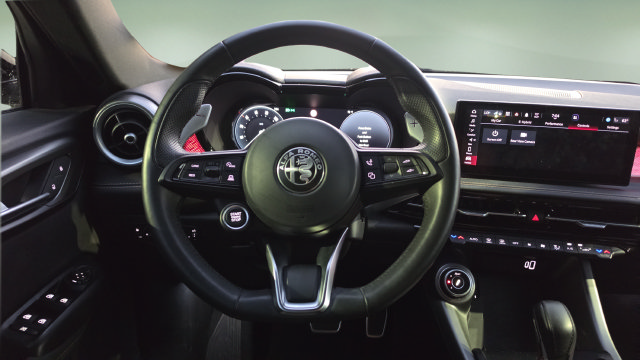 Used 2025 Alfa Romeo Tonale w/ Premium Package AWD/4WD image 10