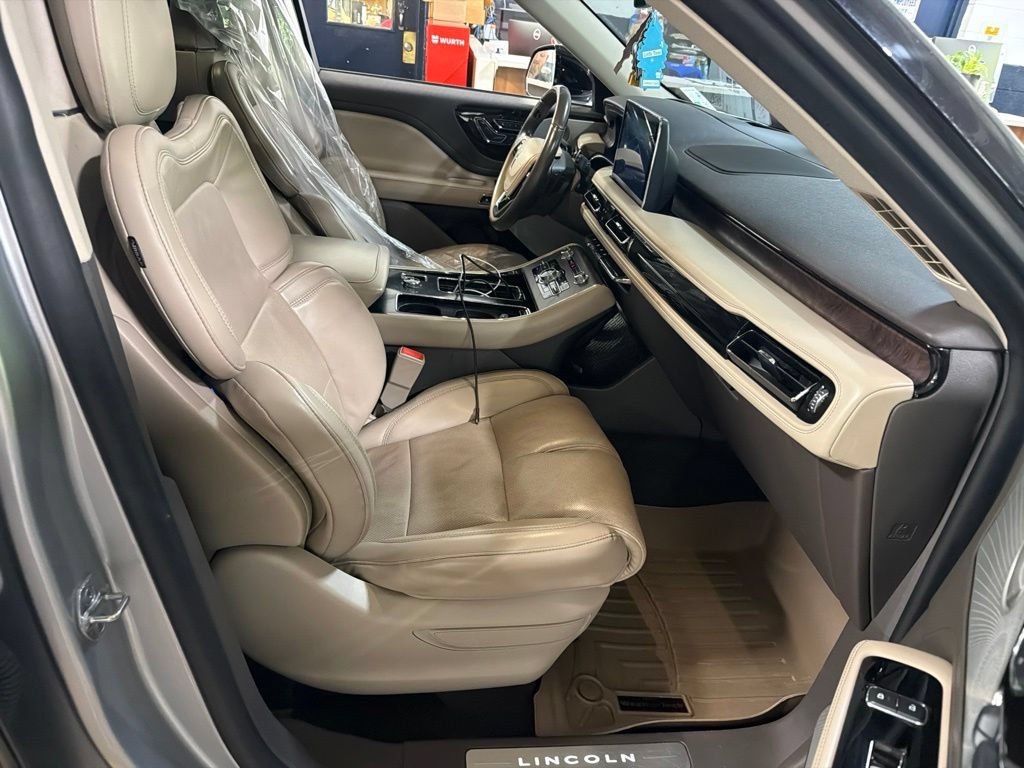 Used 2020 Lincoln Aviator Reserve w/ Equipment Group 201A RWD image 14