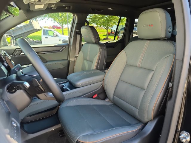 Used 2026 GMC Acadia AT4 w/ Luxury Package AWD/4WD image 22