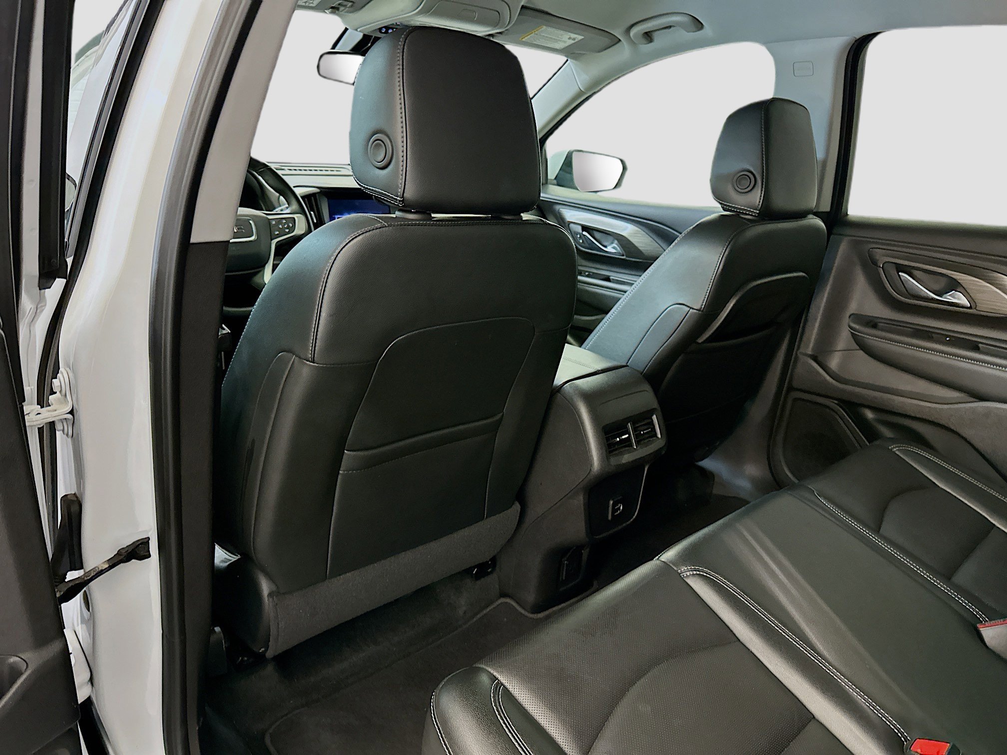 Used 2024 GMC Terrain SLT image 28