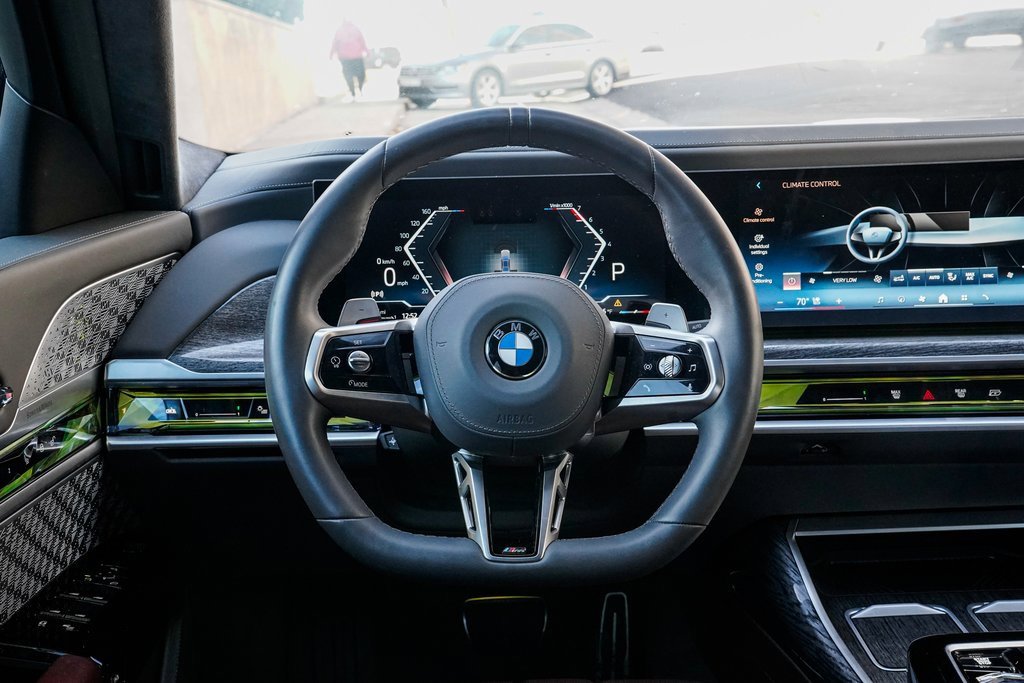 Used 2023 BMW 760i xDrive image 13