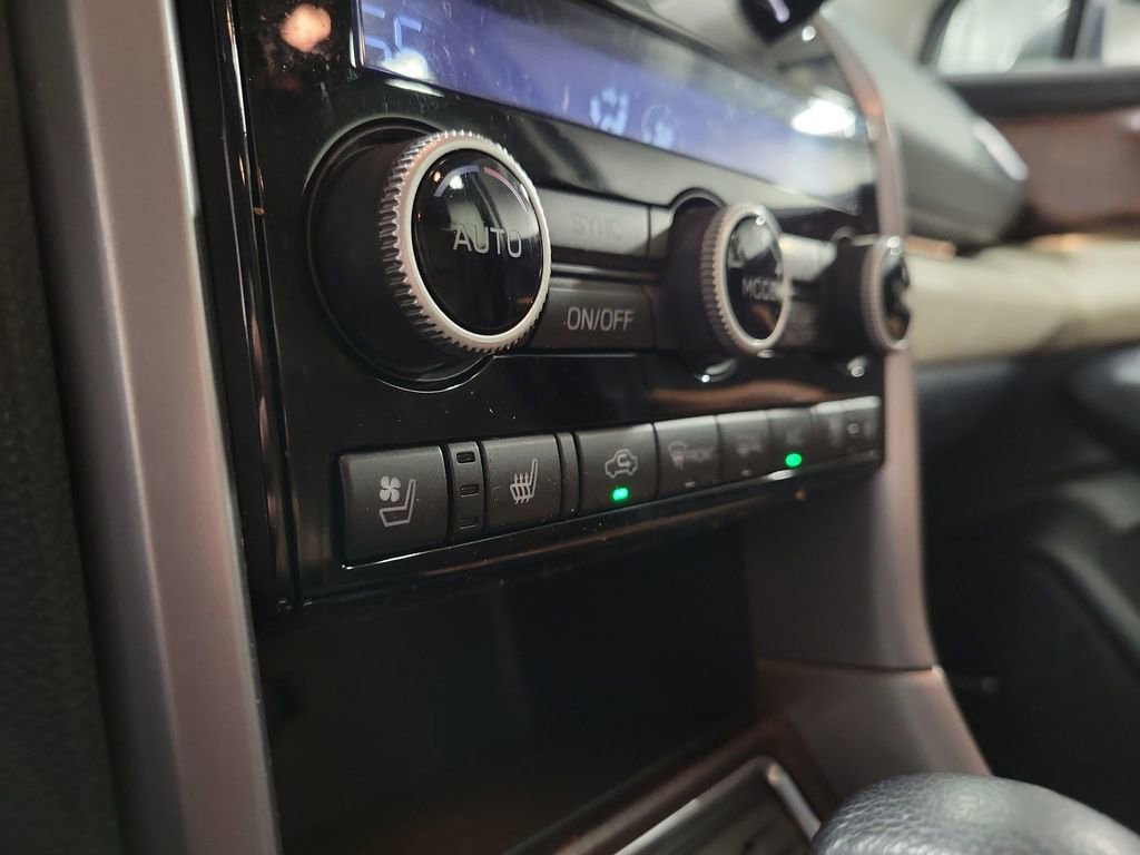 Used 2020 Subaru Ascent Touring w/ Popular Package #2 image 17