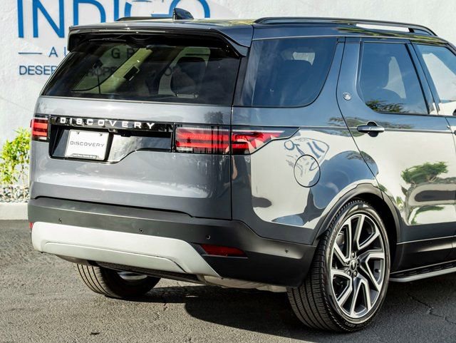 Used 2025 Land Rover Discovery S AWD/4WD image 7