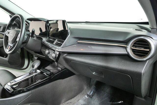 Certified 2025 Chevrolet Trax ACTIV w/ Sunroof Package FWD image 26