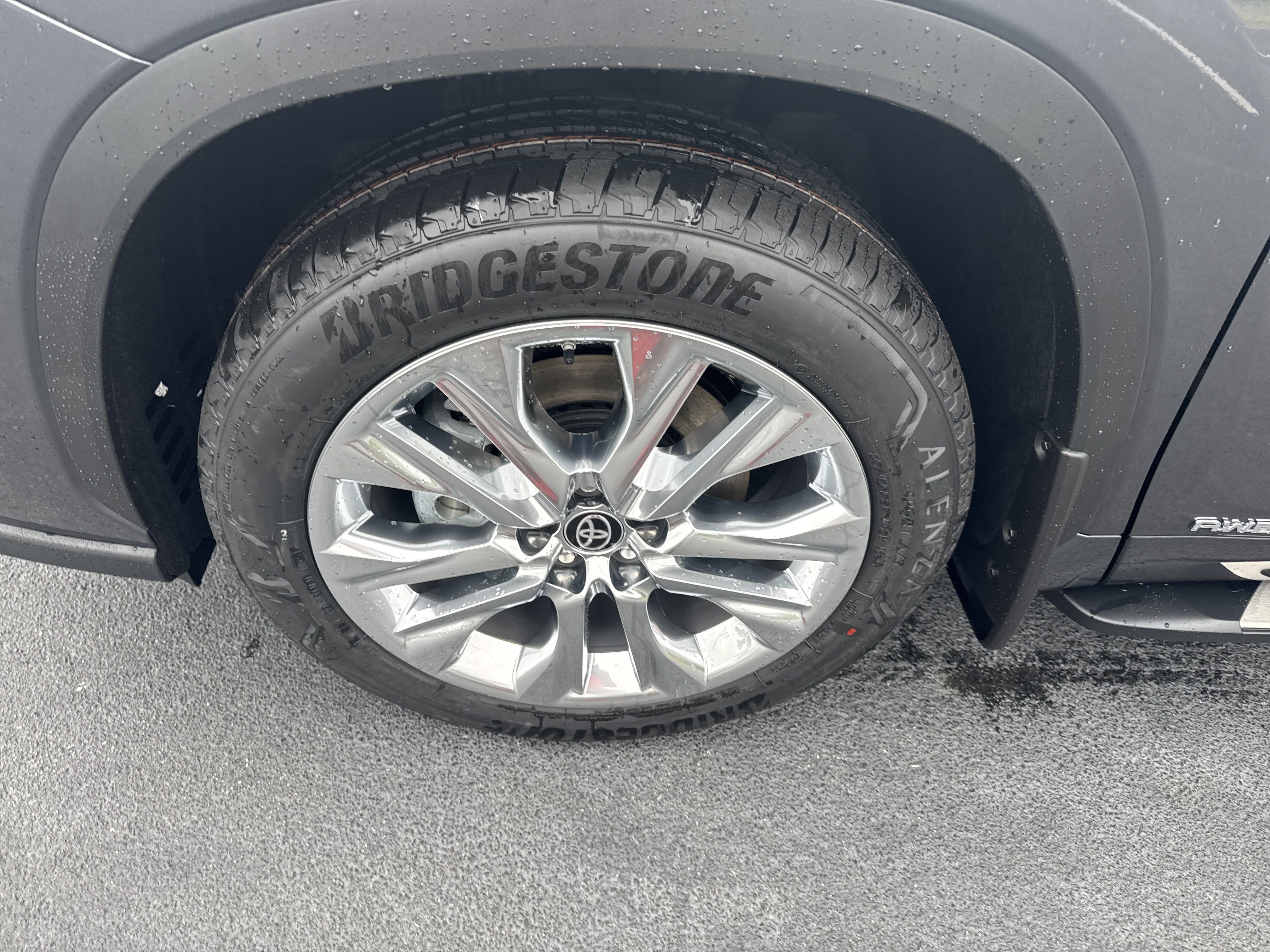 New 2025 Toyota Highlander Limited AWD/4WD image 9