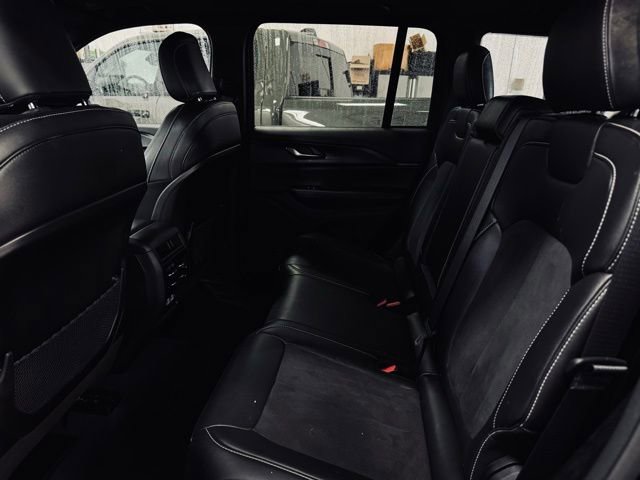 Used 2023 Jeep Grand Cherokee Altitude image 18