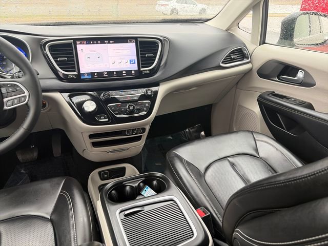 Used 2023 Chrysler Pacifica Touring-L FWD image 31