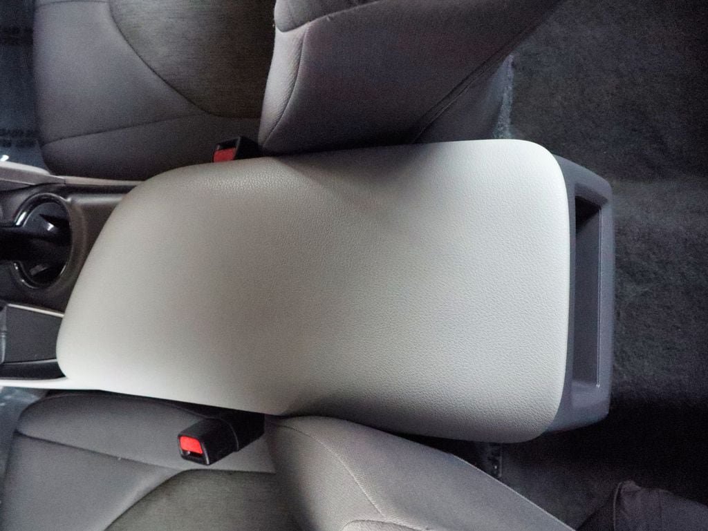 Used 2020 Toyota Camry LE FWD image 39
