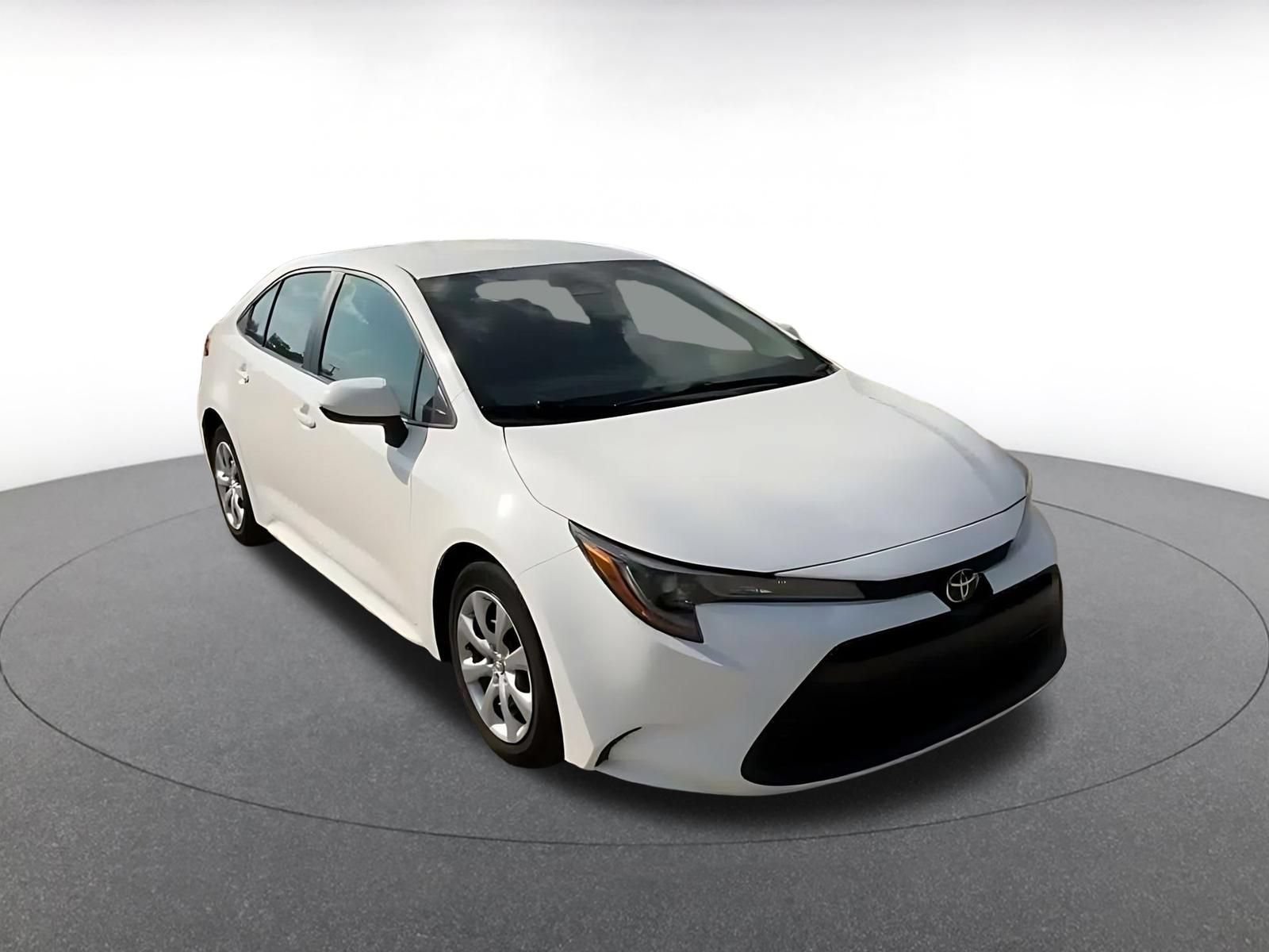 Used 2023 Toyota Corolla LE FWD image 3