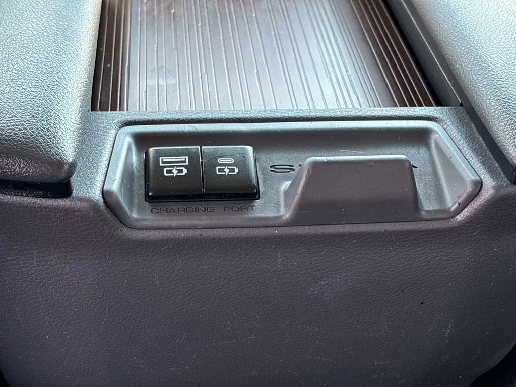 Used 2023 Toyota Sienna LE FWD image 16