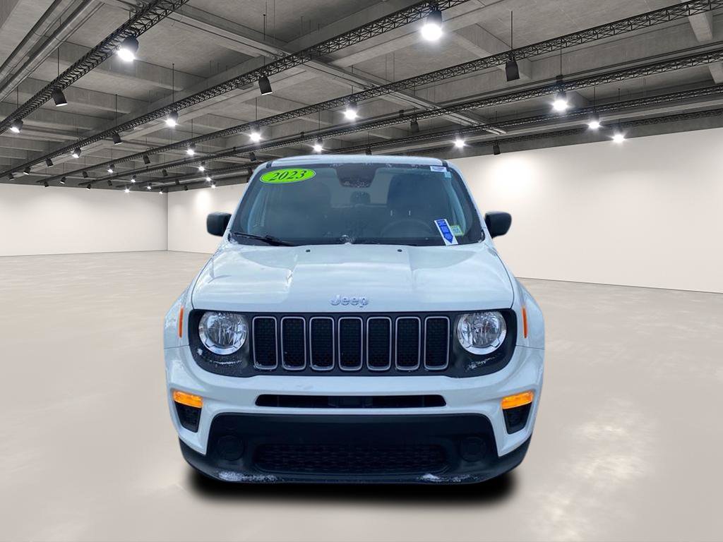 Used 2023 Jeep Renegade Latitude AWD/4WD image 2