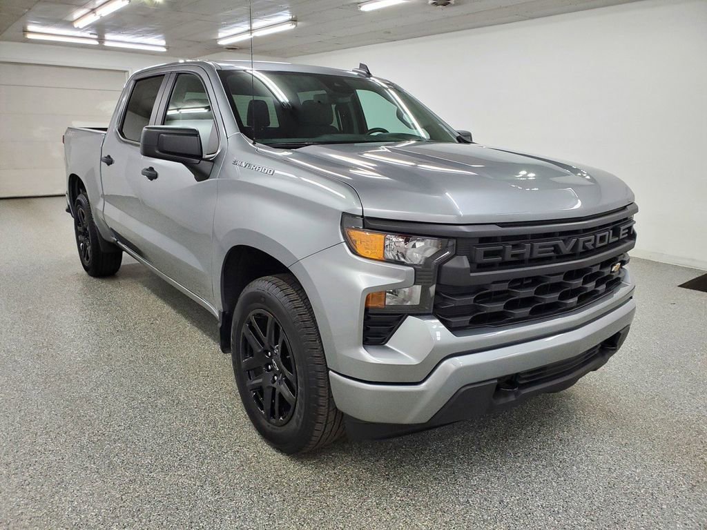 Used 2024 Chevrolet Silverado 1500 Custom image 3