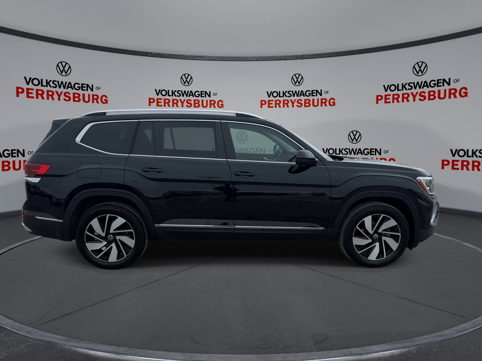 Certified 2025 Volkswagen Atlas SEL image 9