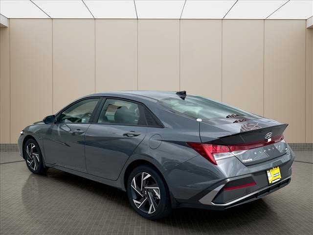 Certified 2025 Hyundai Elantra SEL FWD image 4