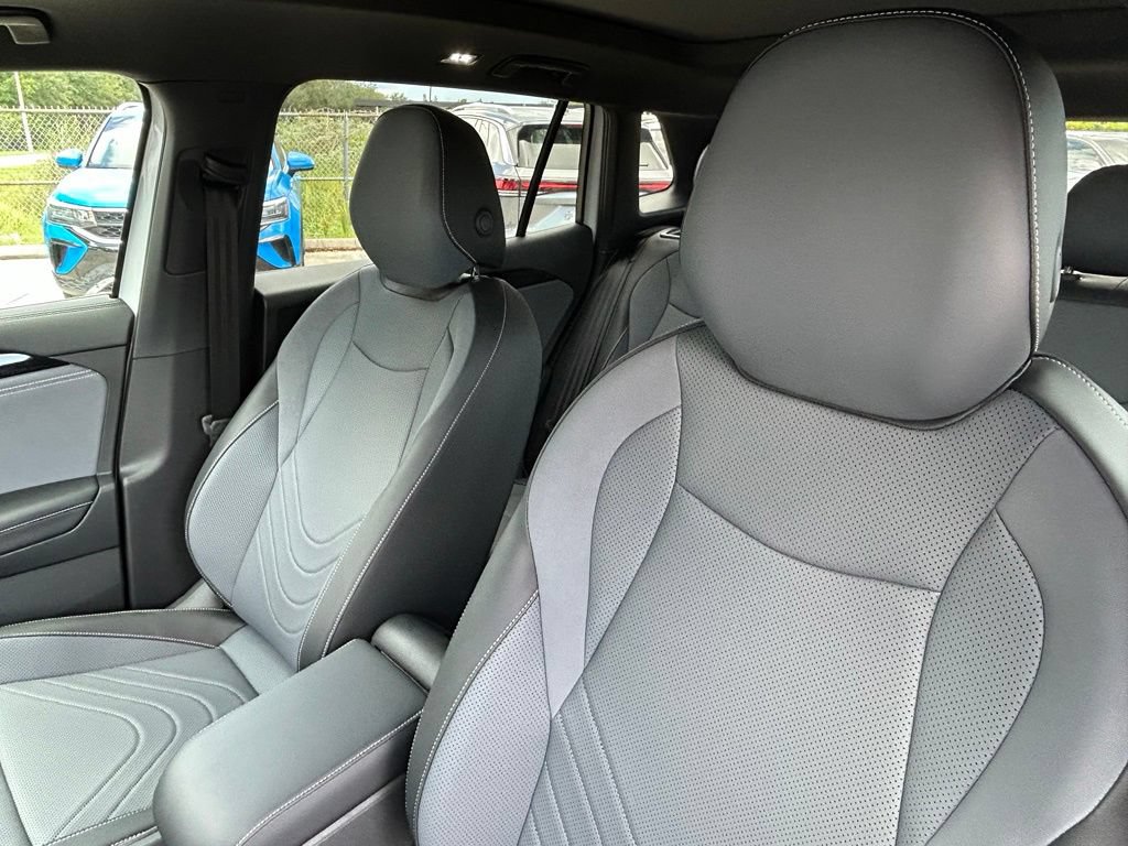 New 2026 Volkswagen Tiguan SE R-Line FWD image 15