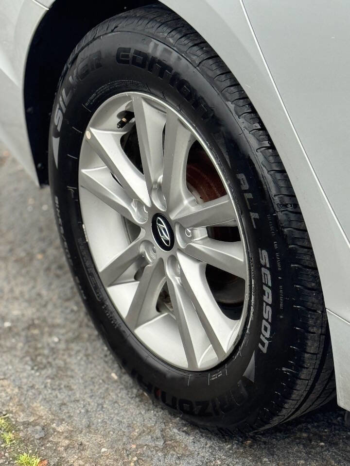 Used 2017 Hyundai Sonata SE image 19