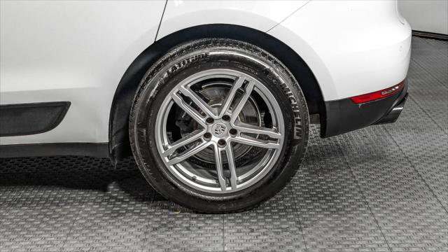 Used 2018 Porsche Macan Sport Edition w/ Driver Memory Package image 36