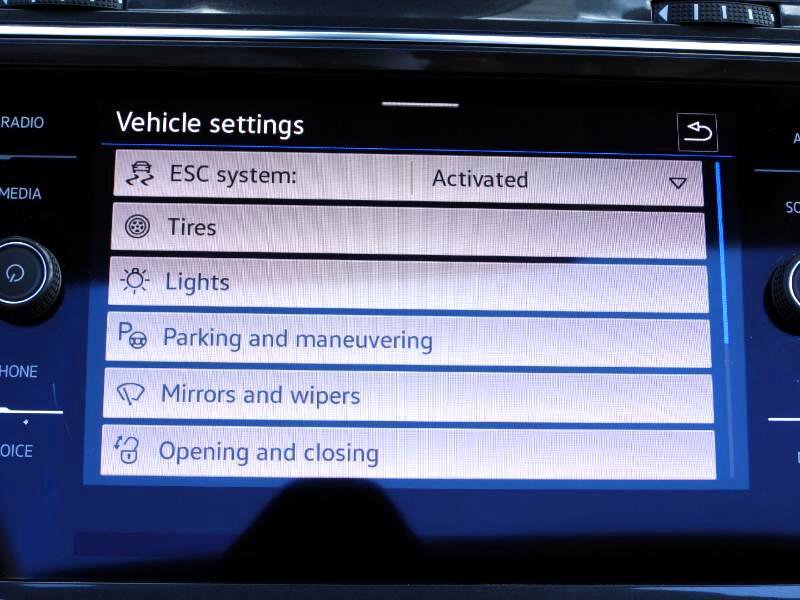 Used 2023 Volkswagen Tiguan SE w/ Panoramic Sunroof Package image 51