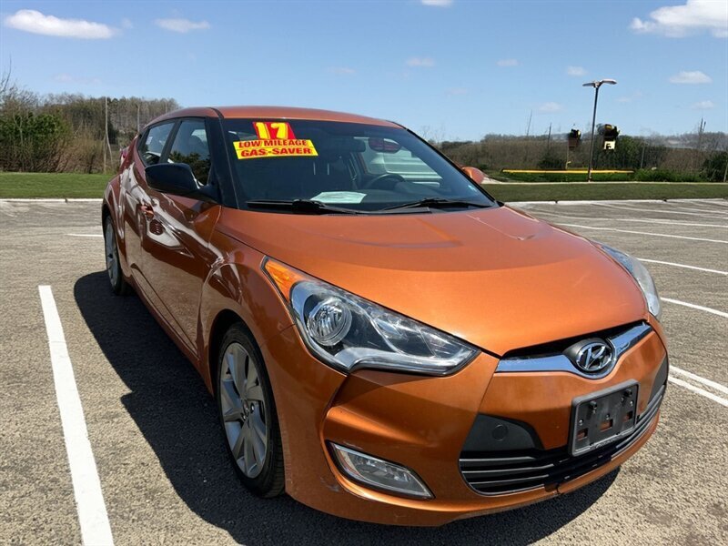 Used 2017 Hyundai Veloster FWD image 35