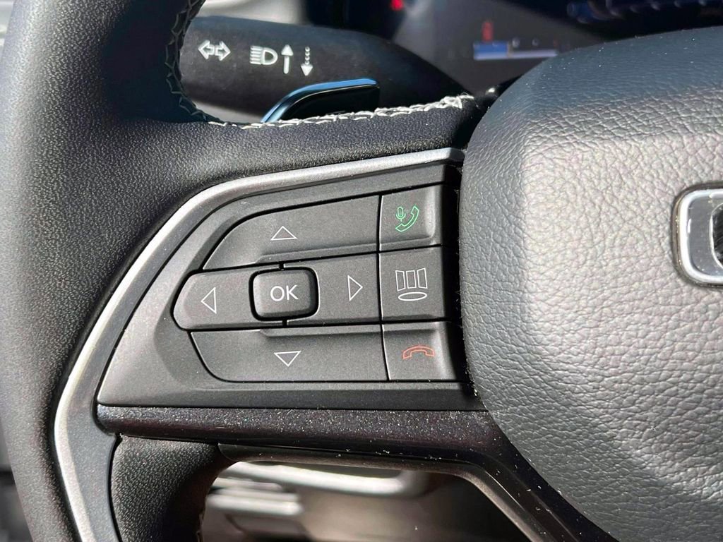 Certified 2023 Jeep Grand Cherokee L Laredo image 22