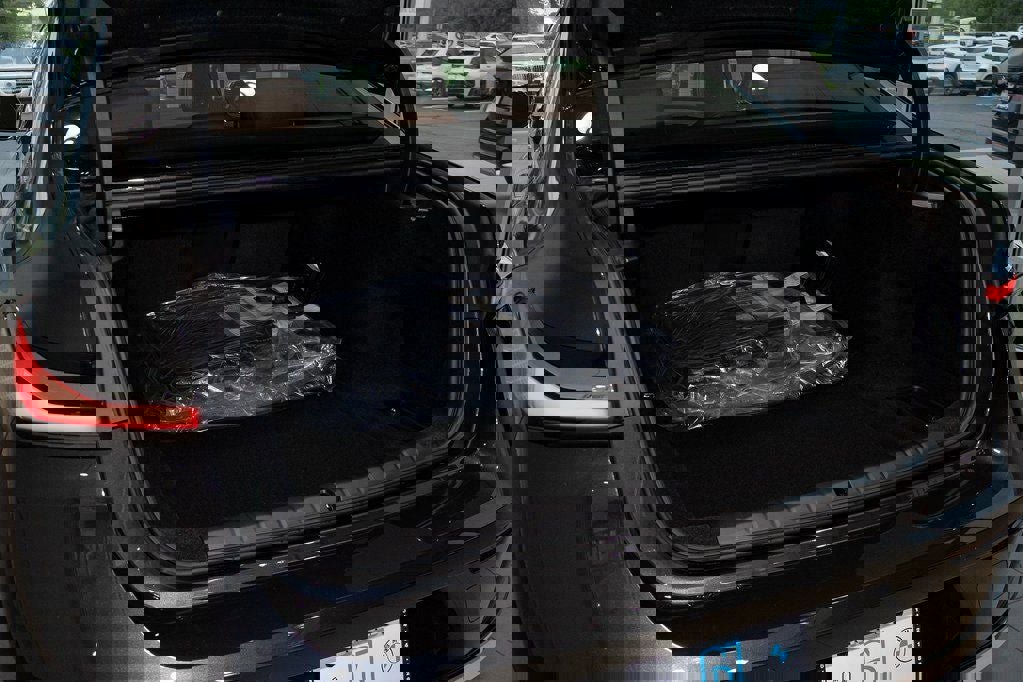 Used 2025 BMW i7 eDrive50 w/ Premium Package RWD image 11