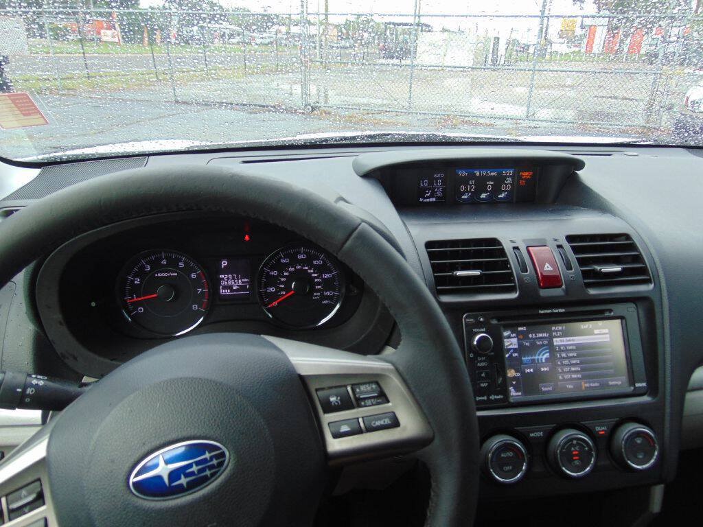 Used 2014 Subaru Forester 2.5i Touring AWD/4WD image 16