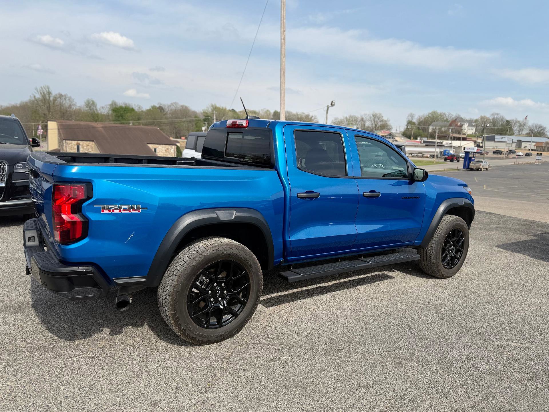 Used 2024 Chevrolet Colorado Trail Boss w/ LPO, Dark Essentials Package AWD/4WD image 3