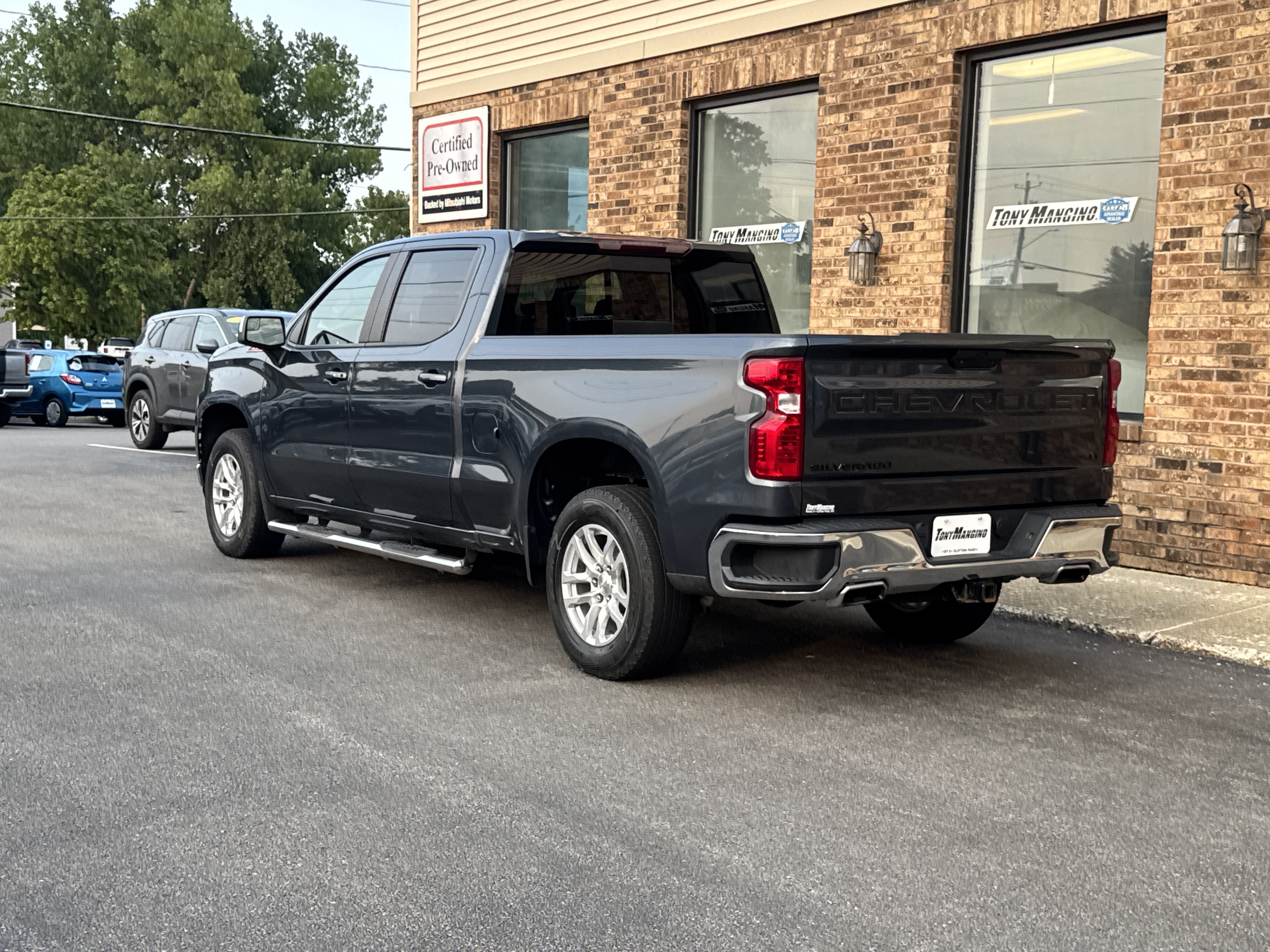Used 2021 Chevrolet Silverado 1500 LT w/ Z71 Off-Road Package AWD/4WD image 3