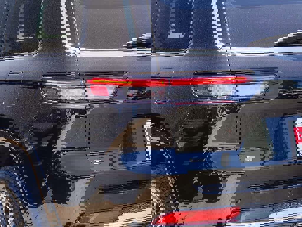 Certified 2022 Jeep Grand Cherokee L Overland w/ Luxury Tech Group IV image 7