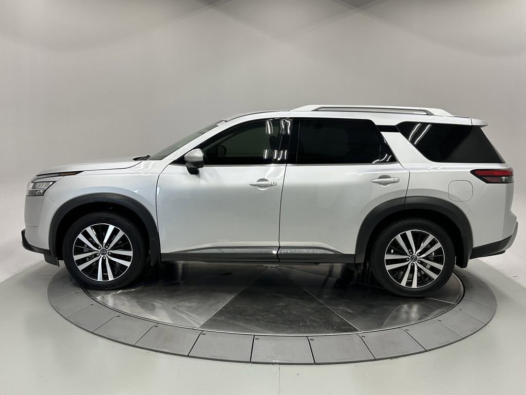 Used 2023 Nissan Pathfinder Platinum image 4