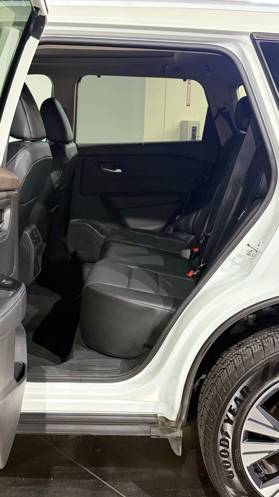 Used 2023 Nissan Rogue SV w/ SV Premium B Package image 41