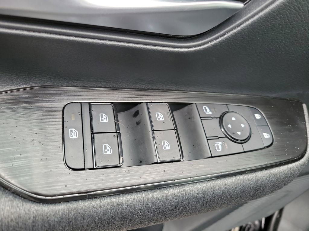 New 2026 Nissan Kicks SV w/ Charging Package FWD image 18