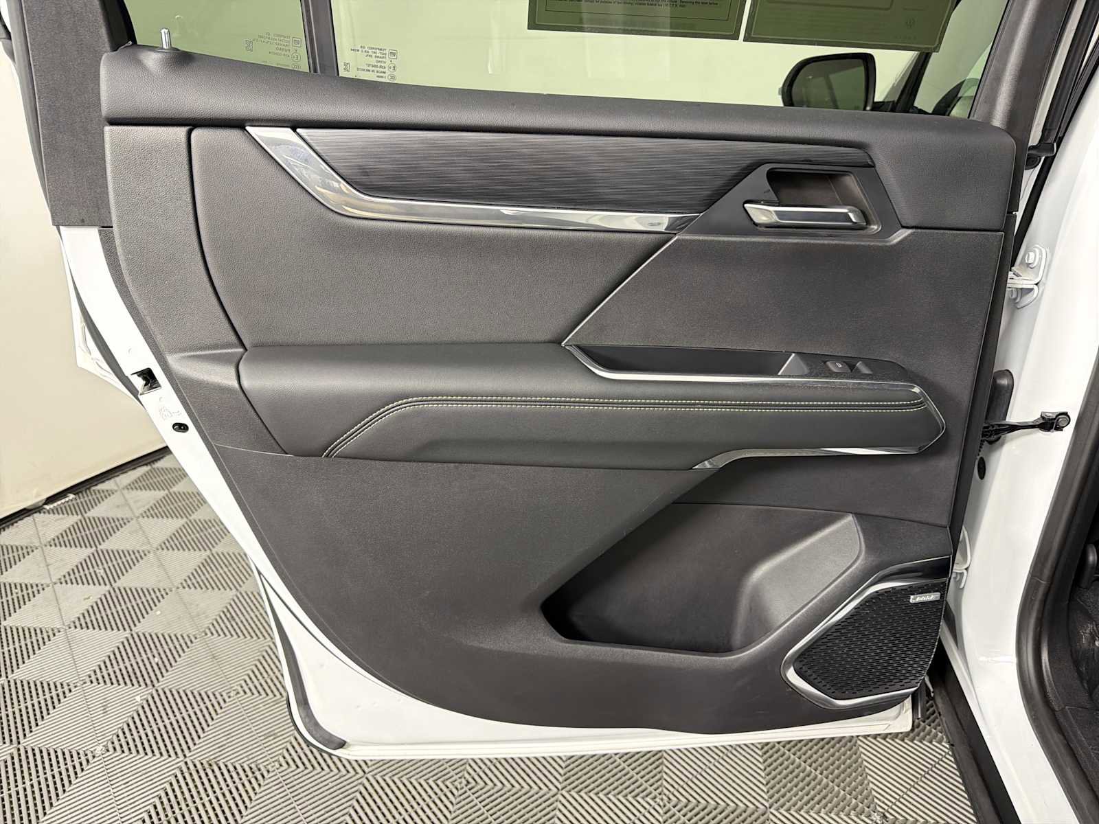 Used 2024 GMC Acadia Elevation image 21