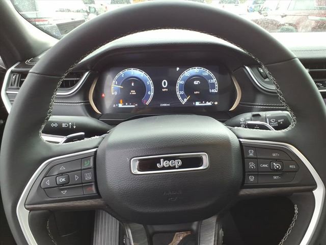 Used 2024 Jeep Grand Cherokee L Limited w/ Luxury Tech Group II image 17