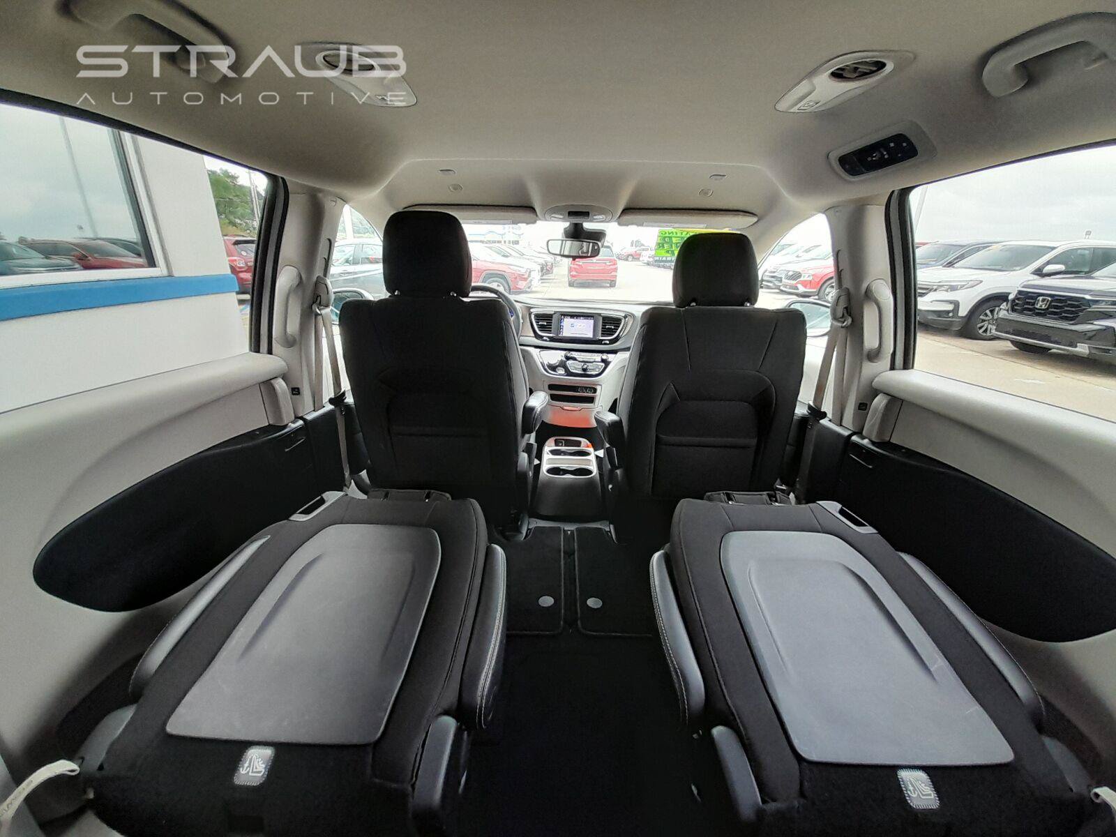 Used 2023 Chrysler Voyager LX FWD image 44