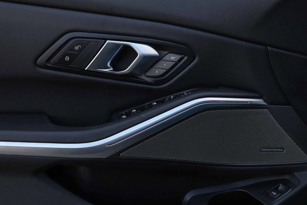 Used 2025 BMW 330i Sedan w/ Premium Package image 22