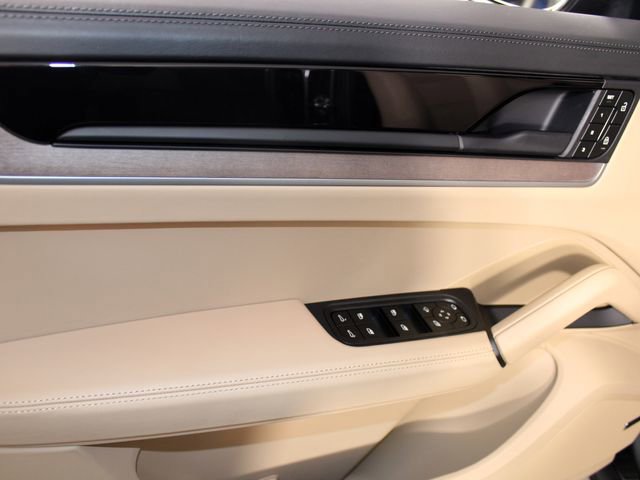 Certified 2025 Porsche Cayenne AWD/4WD image 19