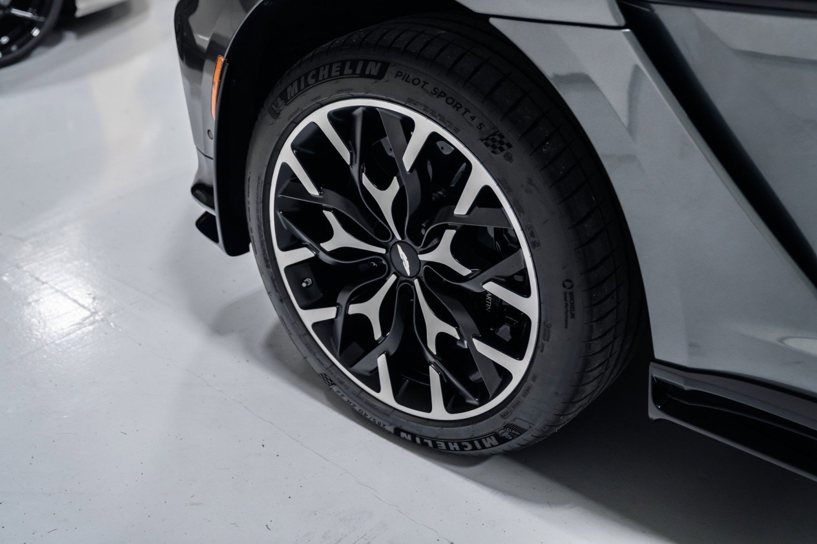 Used 2023 Aston Martin DBX 707 image 43