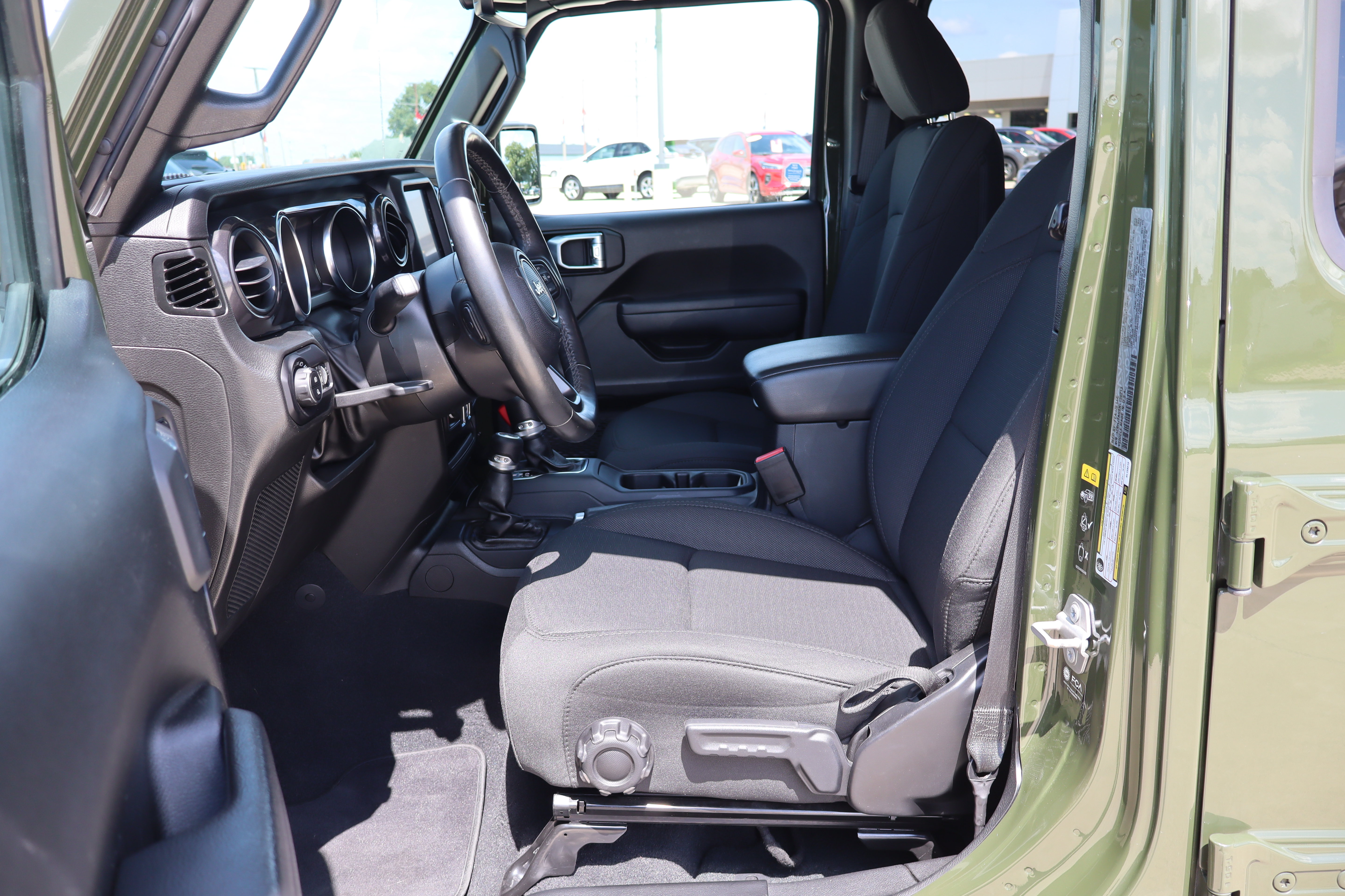 Used 2022 Jeep Gladiator Sport AWD/4WD image 9