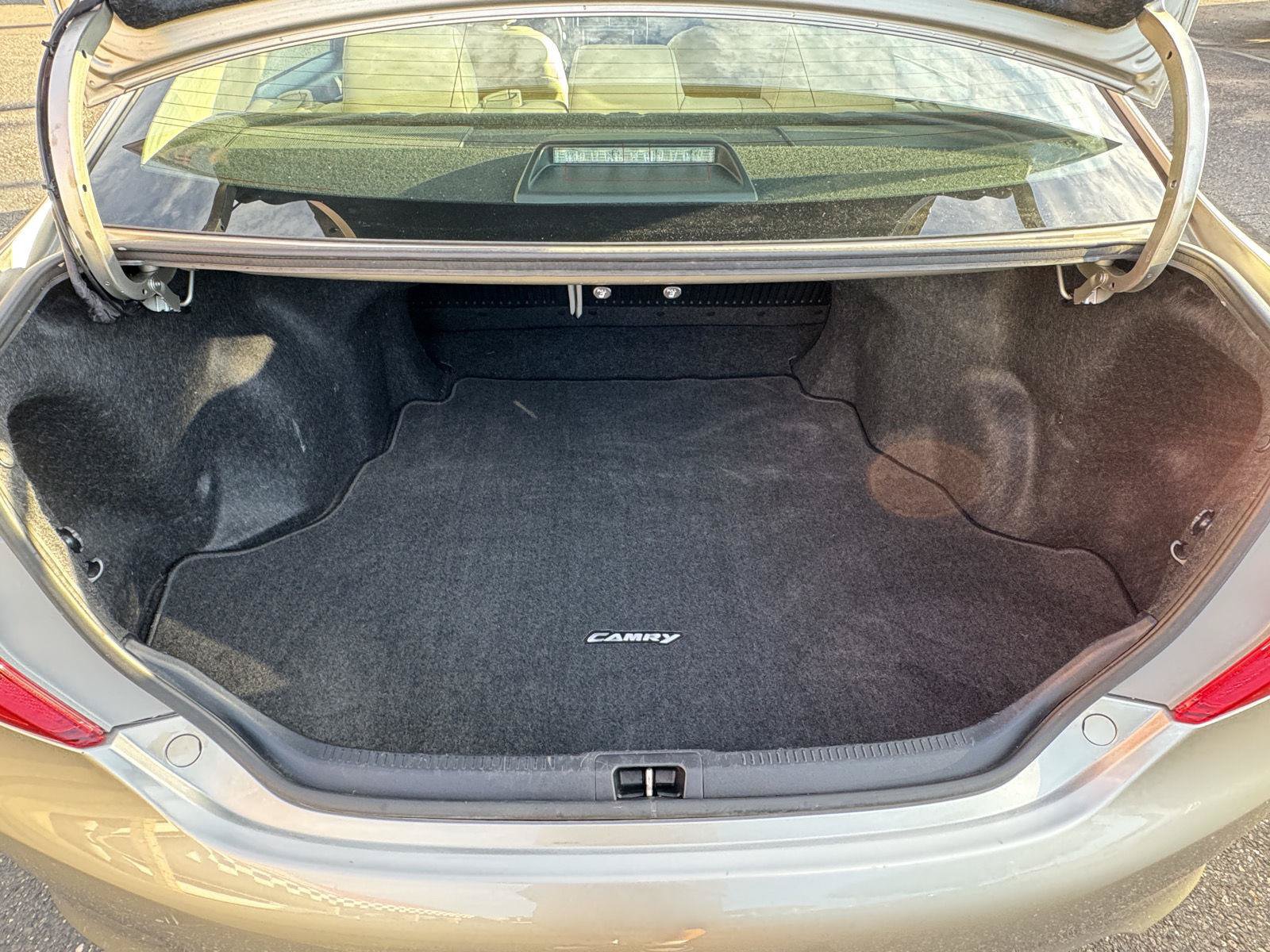 Used 2014 Toyota Camry XLE w/ Leather Package FWD image 30