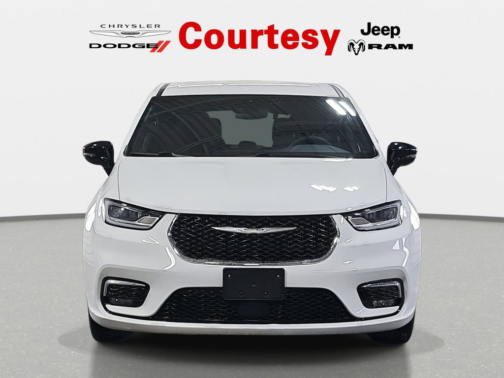Certified 2024 Chrysler Pacifica Touring image 10