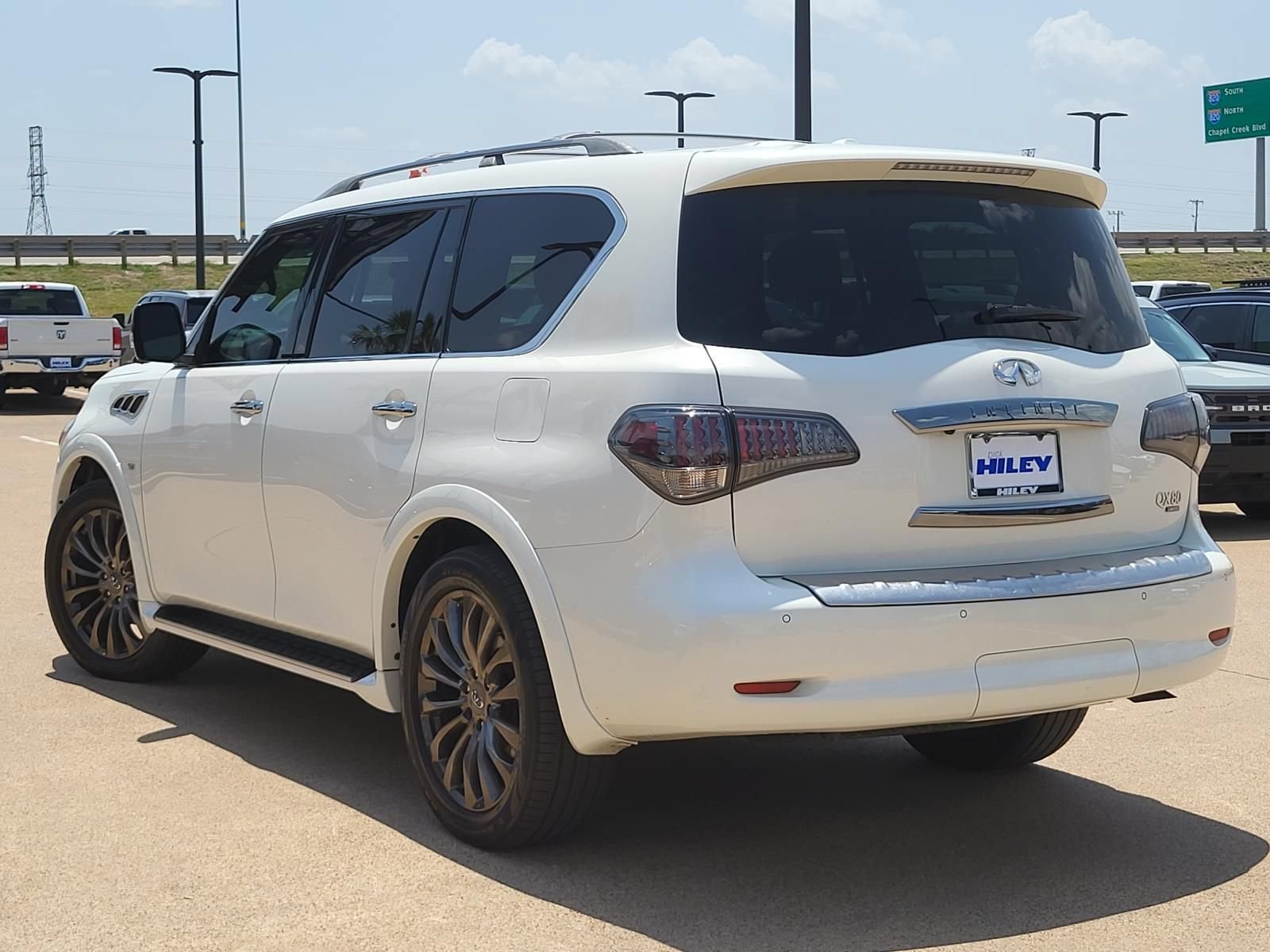 Used 2015 INFINITI QX80 4WD w/ Limited Package image 3