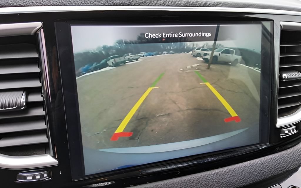 Used 2024 Chrysler Pacifica Touring-L FWD image 18