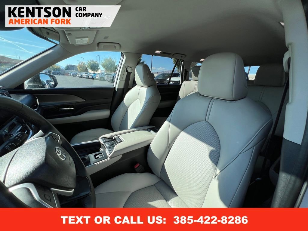 Used 2025 Toyota Grand Highlander AWD image 21