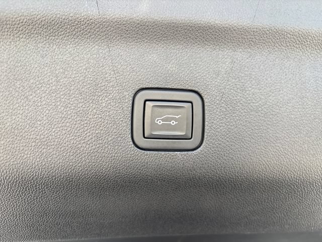 Used 2024 GMC Yukon XL SLT w/ SLT Luxury Package AWD/4WD image 25