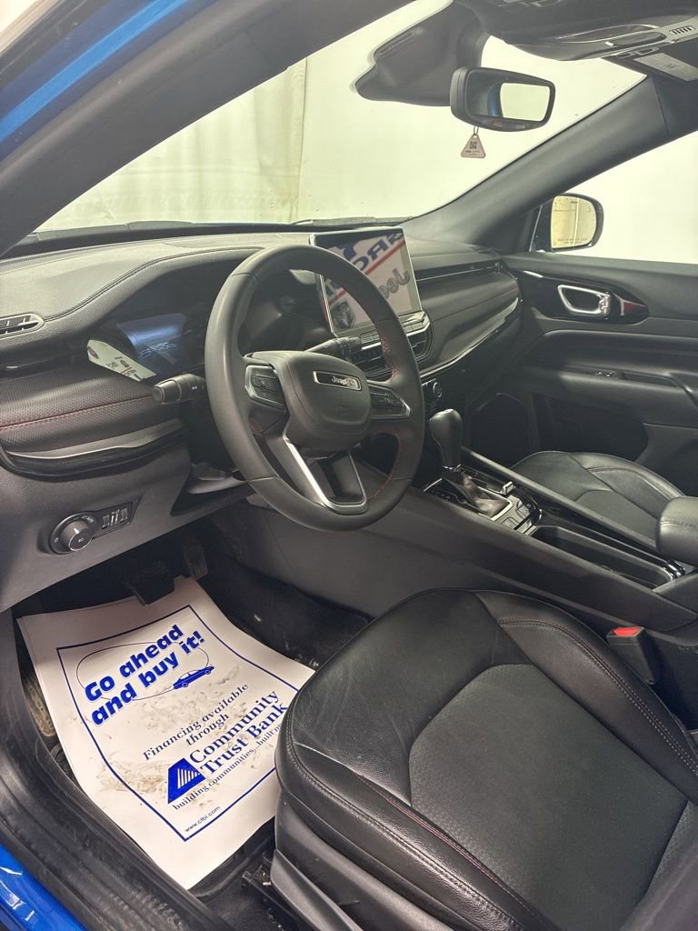Used 2025 Jeep Compass Trailhawk image 10
