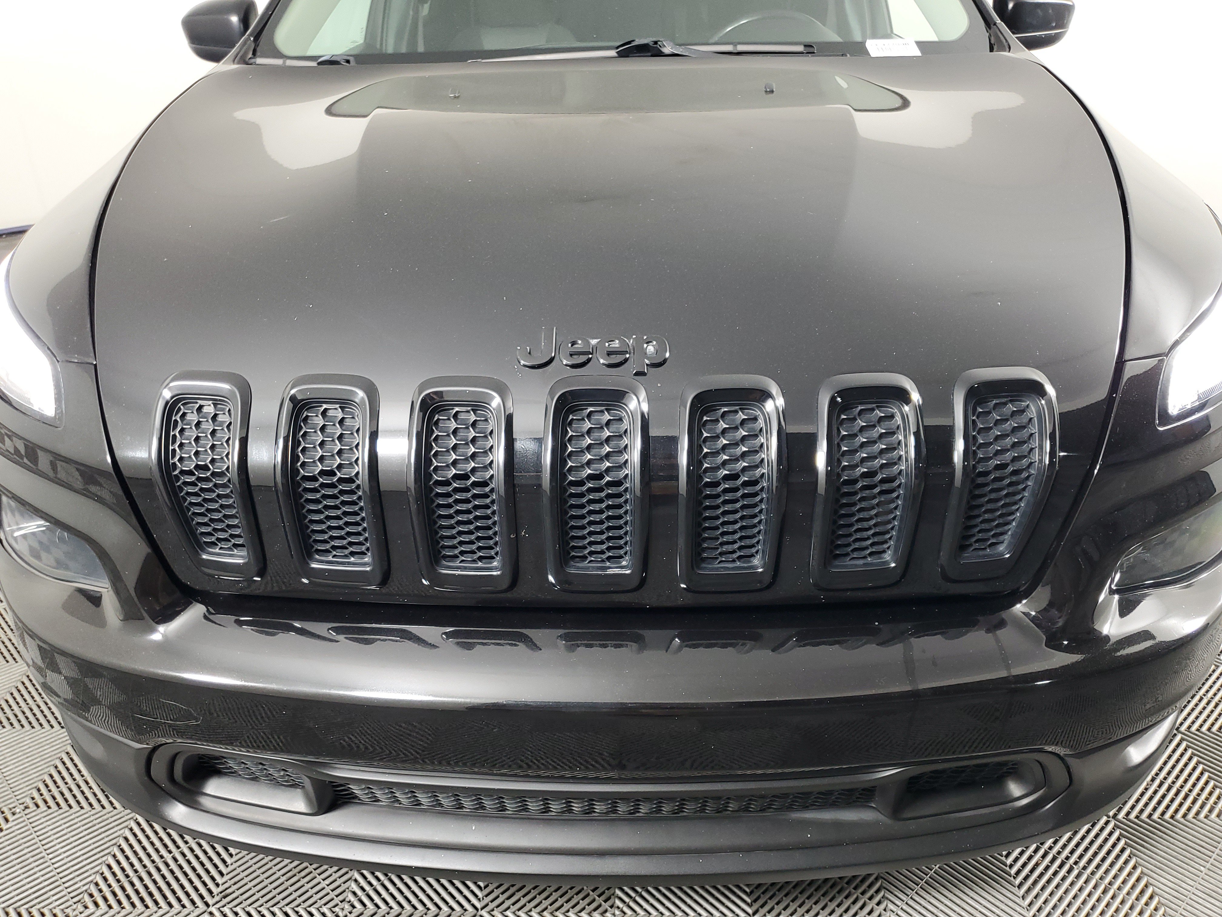 Used 2017 Jeep Cherokee Sport FWD image 10